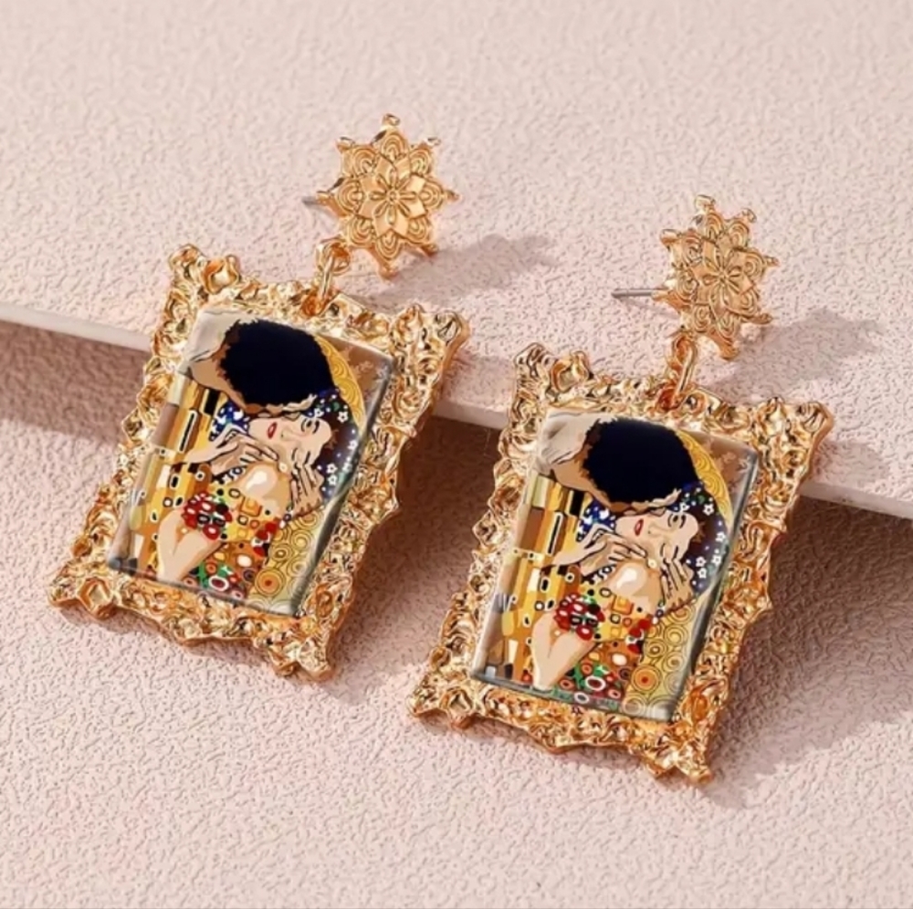 NWT! Famous Painting Vintage Style Gold Elegant Bohemian Drop Earrings